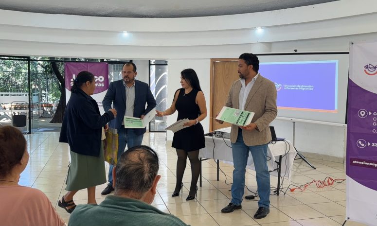 Entrega el Gobierno estatal 10 visas para la reunificación familiar