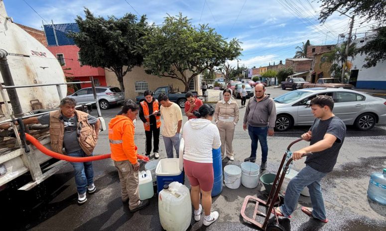 Distribuyen más de 200 mil litros de agua al día en colonias de Guadalajara