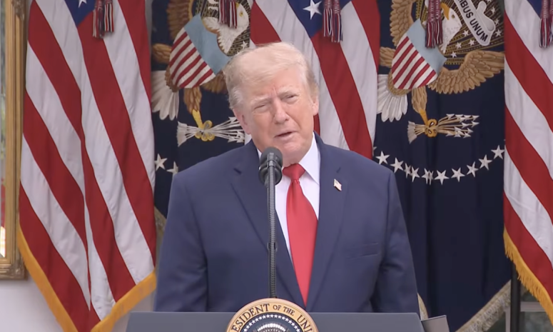 Cuestiona Trump a Sheinbaum y afirma que los cárteles dirigen a México