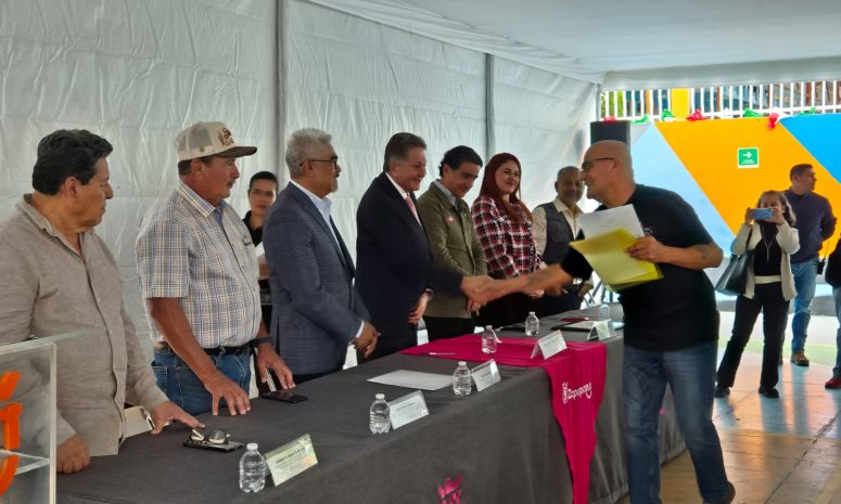 Entregan títulos agrarios en Zapopan para dar certeza jurídica a familias